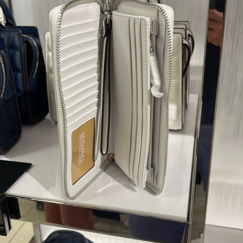 MICHAEL KORS Continental Wristlet Phone Case Wallet 
Optic White 
NWT - Picture 4 of 16